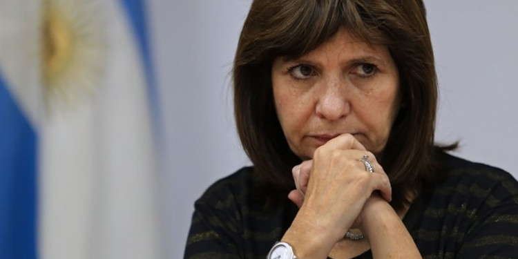 Bullrich anunció medidas para terminar con los barrabravas en los estadios