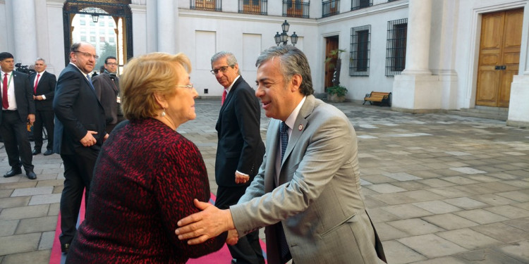 El paso Cristo Redentor, eje de la charla entre Cornejo y Bachelet