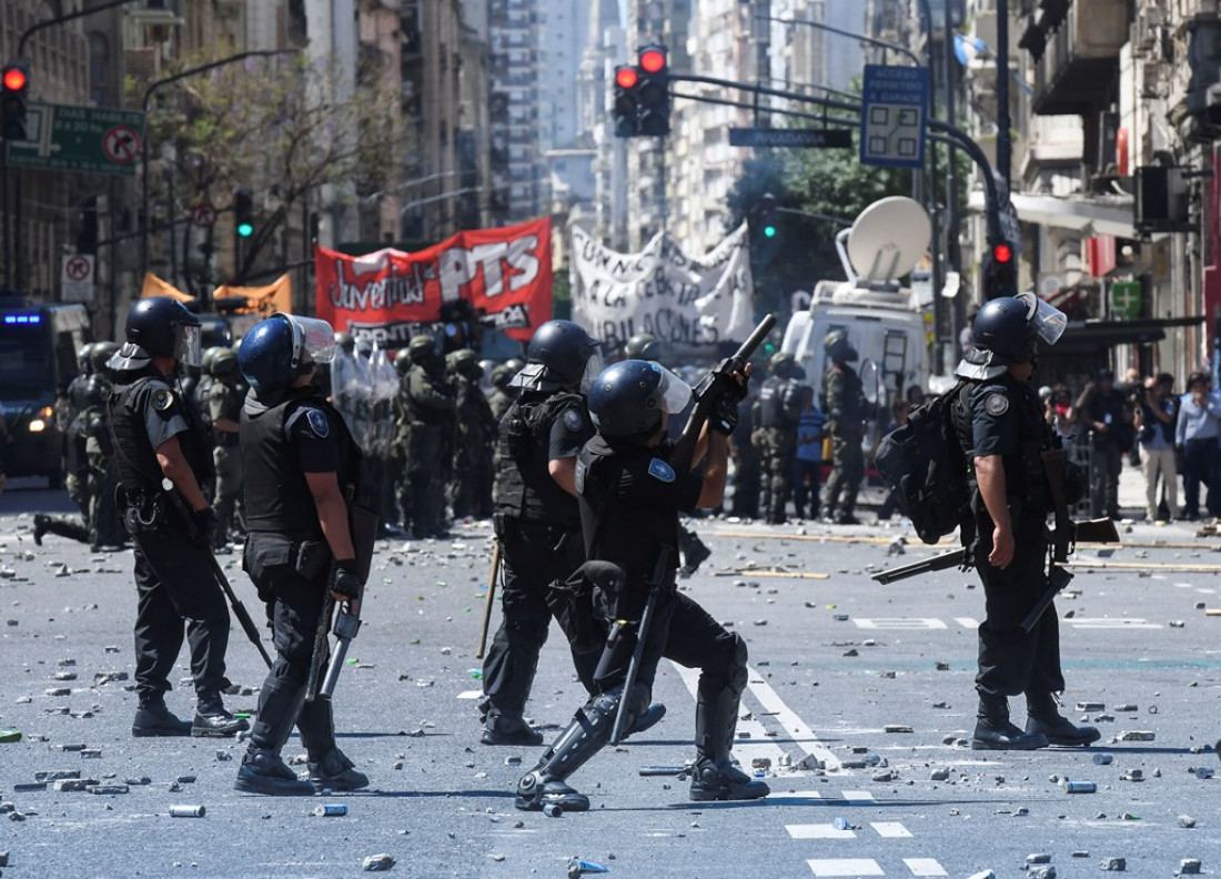 Fotogalería: Un día de furia en el Congreso