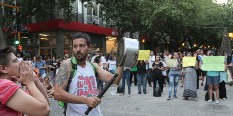 Cacerolazo en San Martín y Garibaldi contra la ley de reforma previsional