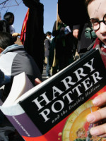 Fanáticos y fanáticas de Harry Potter en Argentina celebran su cumpleaños