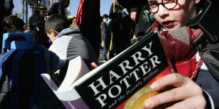 Fanáticos y fanáticas de Harry Potter en Argentina celebran su cumpleaños