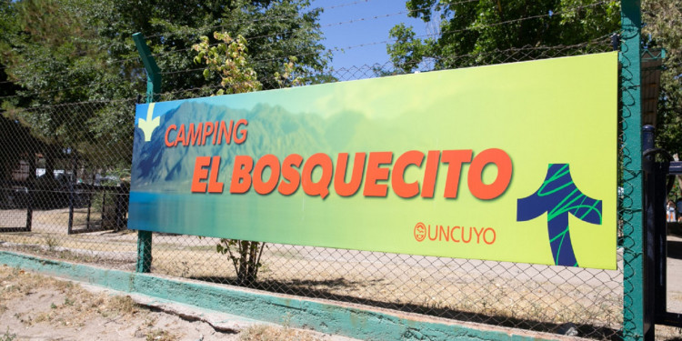 Qué servicios ofrece el Camping El Bosquecito