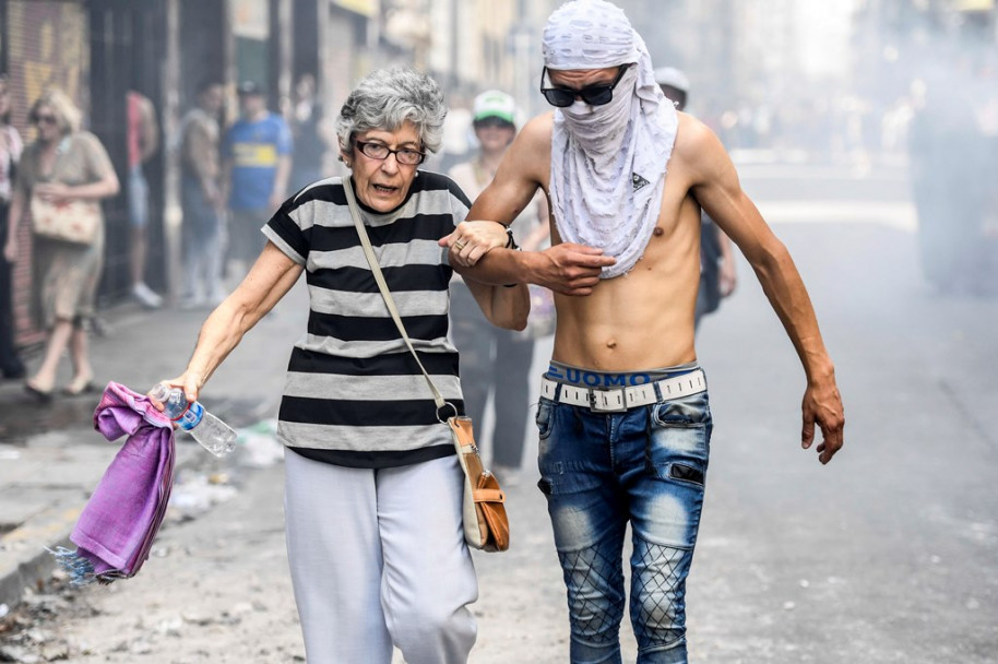 imagen Fotogalería: Un día de furia en el Congreso