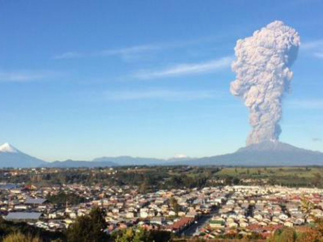 Las cenizas del volcán chileno Calbuco afectan a villas argentinas