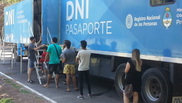 imagen Sacar el DNI en el camión fábrica cuesta 11 veces menos que el trámite exprés