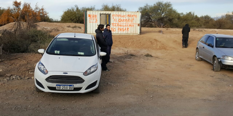 Denunciaron que "matones armados" irrumpieron en campo comunitario