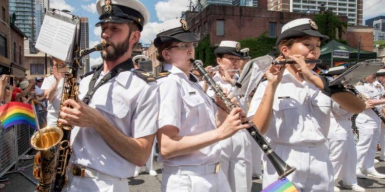 Las Fuerzas Armadas de Canadá "abrazan" a los trans y se alejan de Trump