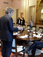 Macri congelará su sueldo y el de todo su gabinete