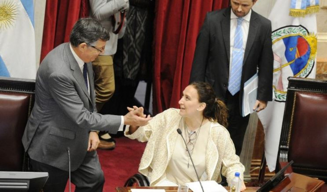 El Senado debate el freno a las tarifas en un clima de tensión