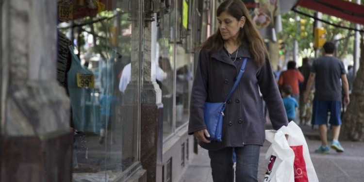 Pese a las vacaciones, las ventas en el centro volvieron a caer en julio