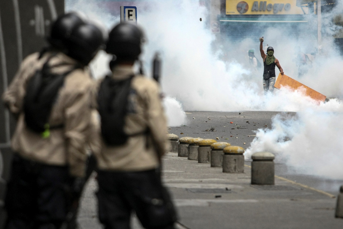 Saqueos, tiroteos y diez muertos en Caracas