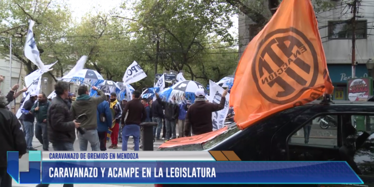 Caravanazo y acampe en la legislatura