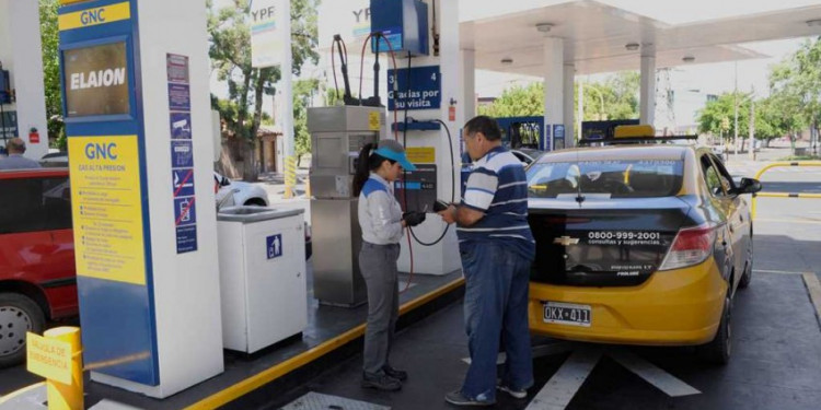 Por la inseguridad evalúan restringir la carga de combustibles