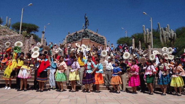 imagen Día del Carnavalito: festejos en homenaje a Zaldívar, su autor, y las mejores versiones del "himno jujeño"