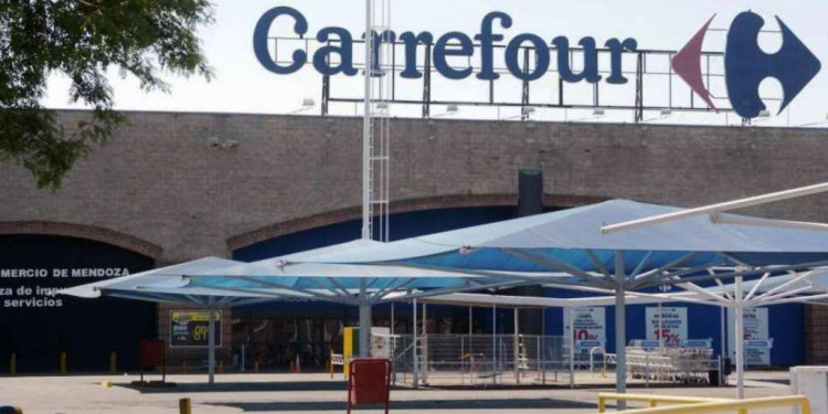 Carrefour formalizó su crisis y preocupa su futuro