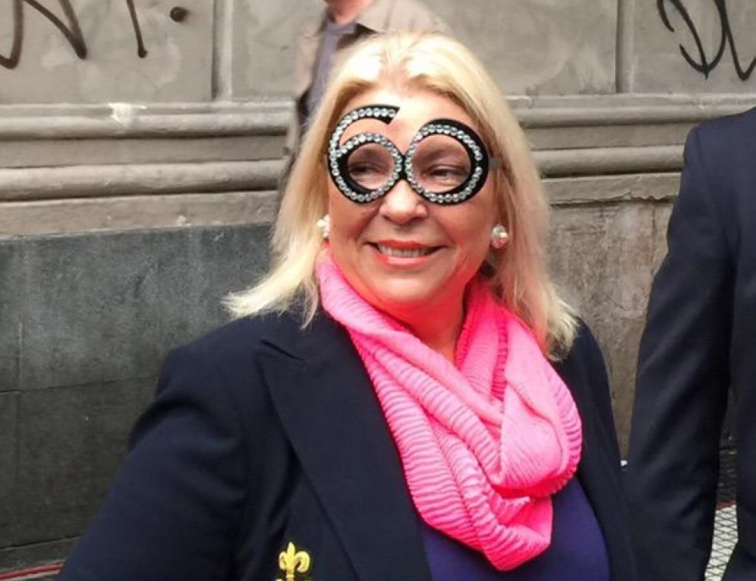 Lilita fue a votar con unos curiosos anteojos