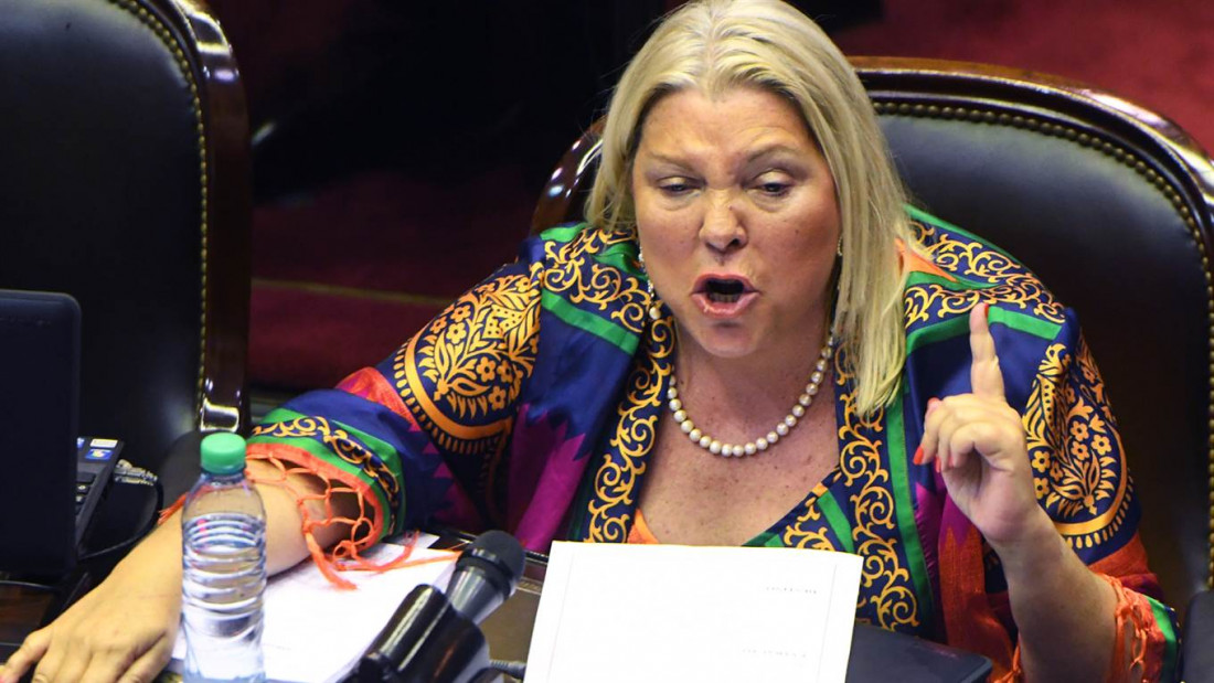 Los volantazos de Elisa Carrió