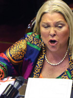 Los volantazos de Elisa Carrió