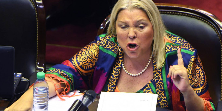 Los volantazos de Elisa Carrió