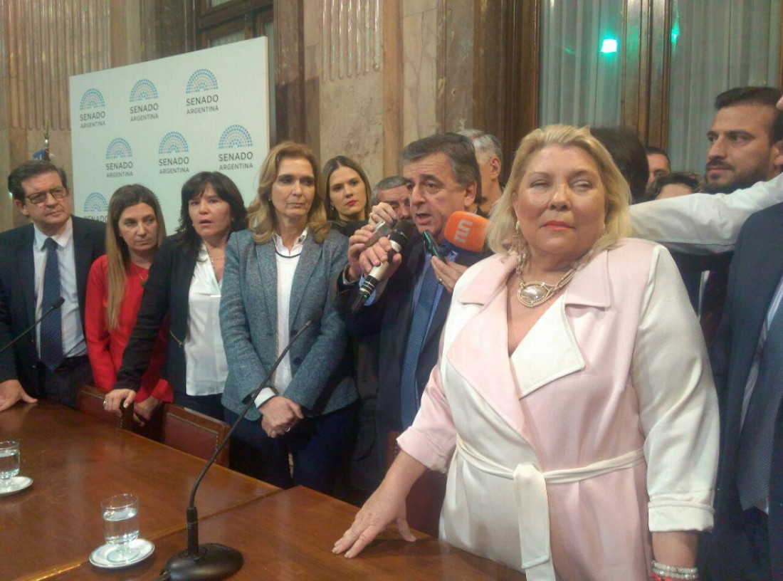 Elisa Carrió no pudo asumir al frente de una Bicameral y acusó a la oposición de vetarla