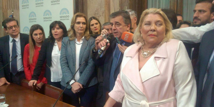 Elisa Carrió no pudo asumir al frente de una Bicameral y acusó a la oposición de vetarla