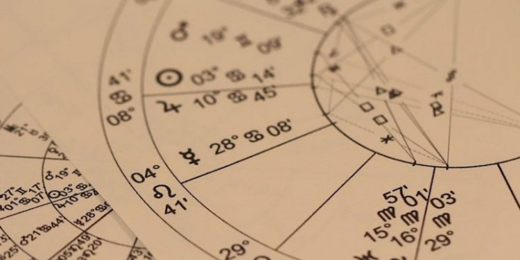 La astrología copa las redes: una cosmovisión ancestral en clave "influencer"