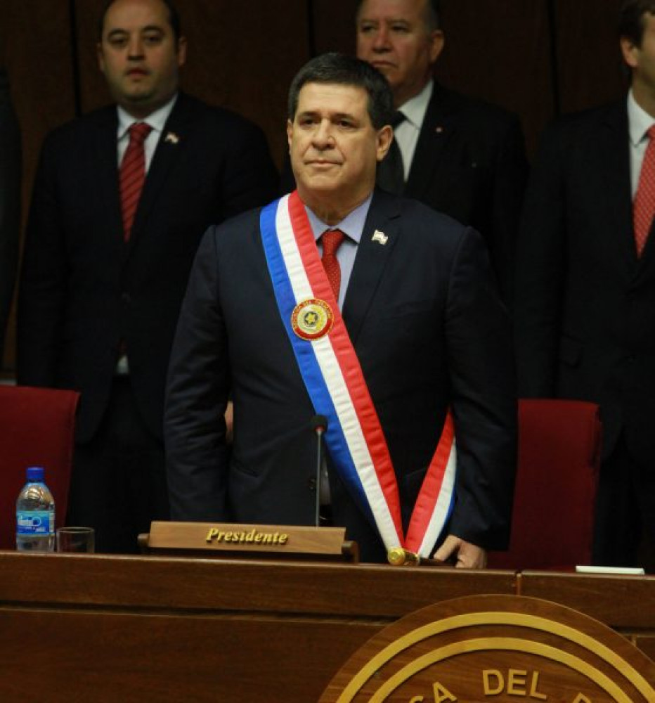 Cartes renunció a la presidencia de Paraguay