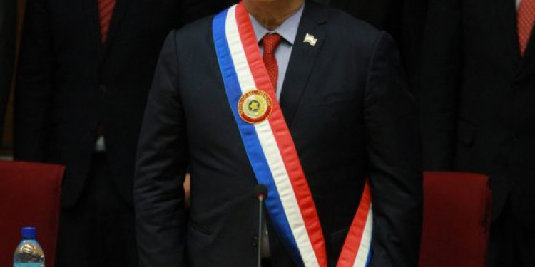 Cartes renunció a la presidencia de Paraguay