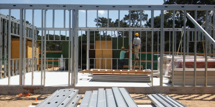 Sistemas constructivos modernos: un camino para lograr casas livianas, resistentes y eficientes