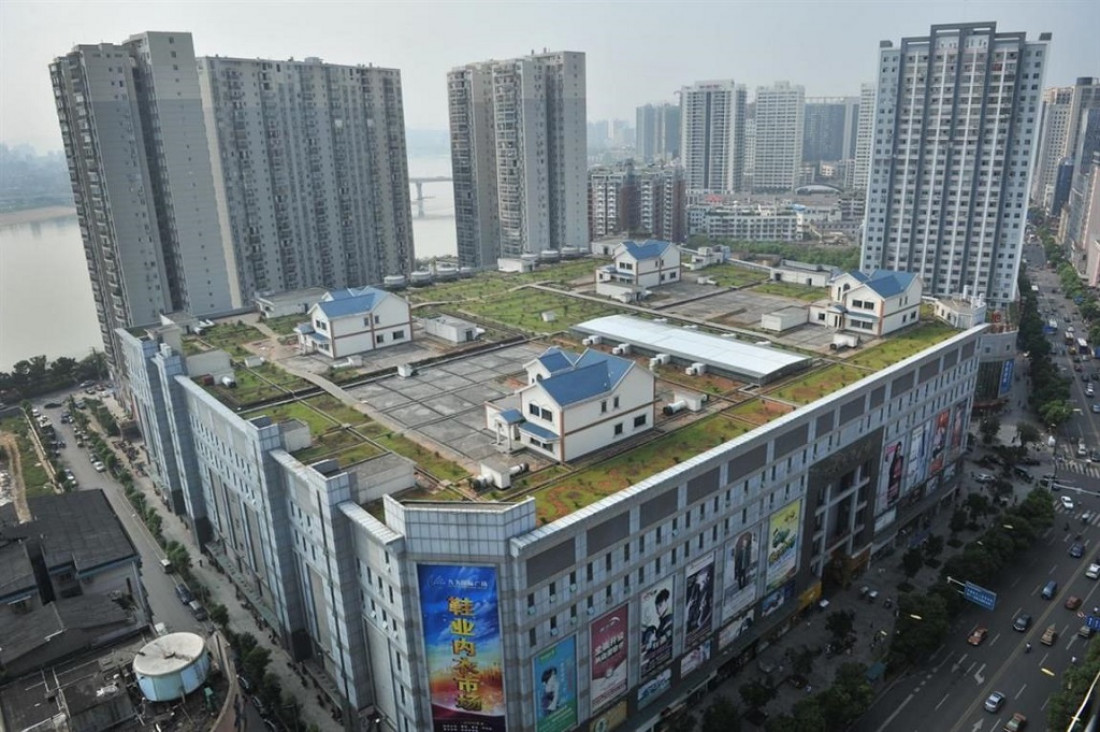 En China construyen mansiones en las azoteas de los edificios