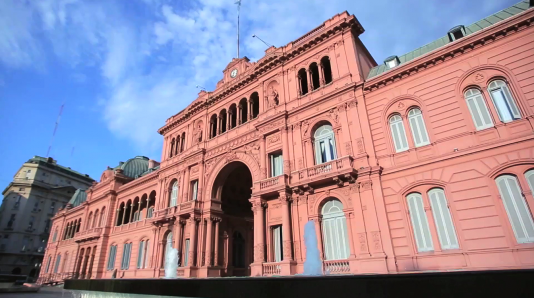 Fuerte ajuste en la planta estatal: el Gobierno recortaría el 18 % de los puestos