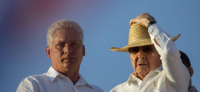 Cuba retrasa dos meses la sucesión de Raúl Castro