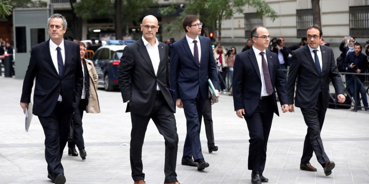 Enviaron a prisión a ocho miembros del gobierno catalán destituido