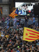 Rajoy destituyó al gobierno catalán y convocó a elecciones regionales 