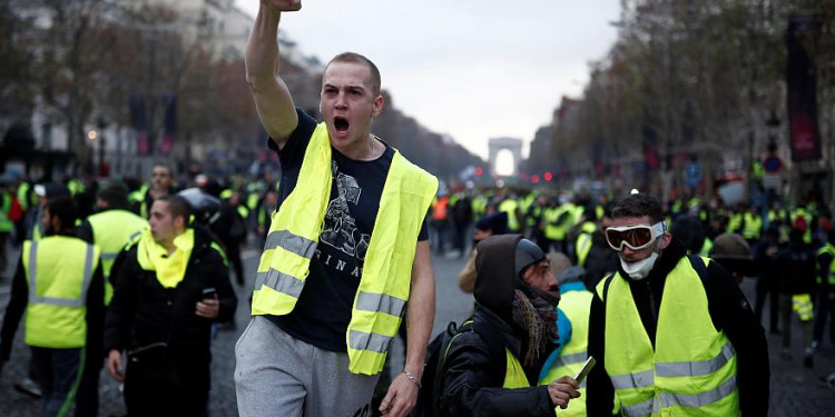 Quiénes son los "chalecos amarillos" y qué le reclaman a Macron