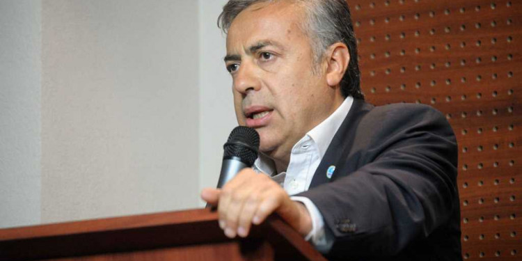 Cornejo criticó a quienes "meten miedo" con el fracking