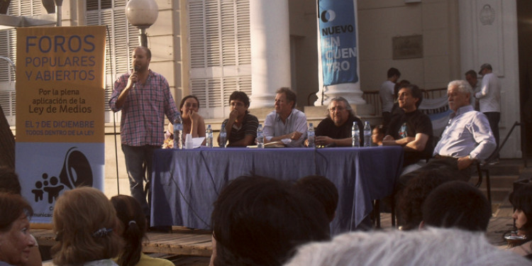"Con monopolios no hay democracia"