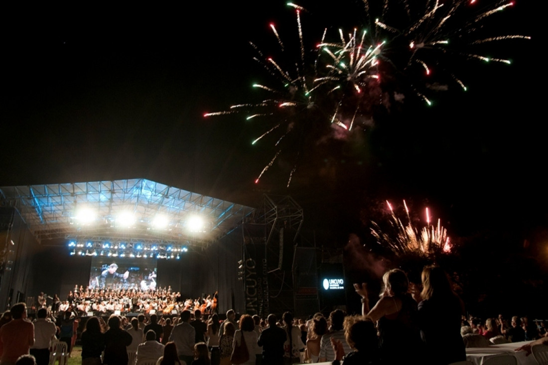 Los artistas de la UNCUYO celebran la Gran Noche en el Parque con "Carmina Burana", de Carl Orff