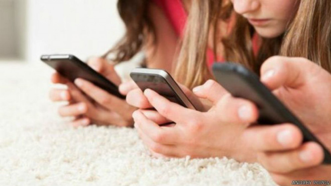 Los adolescentes con baja autoestima son más adictos al celular