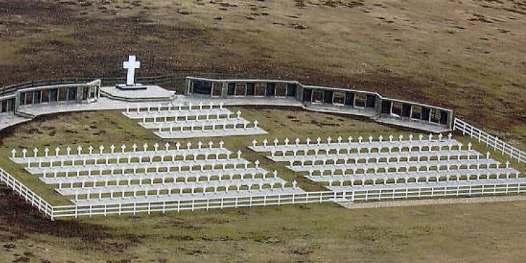 Malvinas: algunas historias de soldados que ya no son "sólo conocidos por Dios"