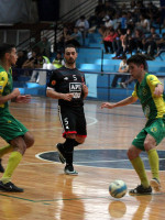 Cementista y Jockey en cuartos, Talleres eliminado