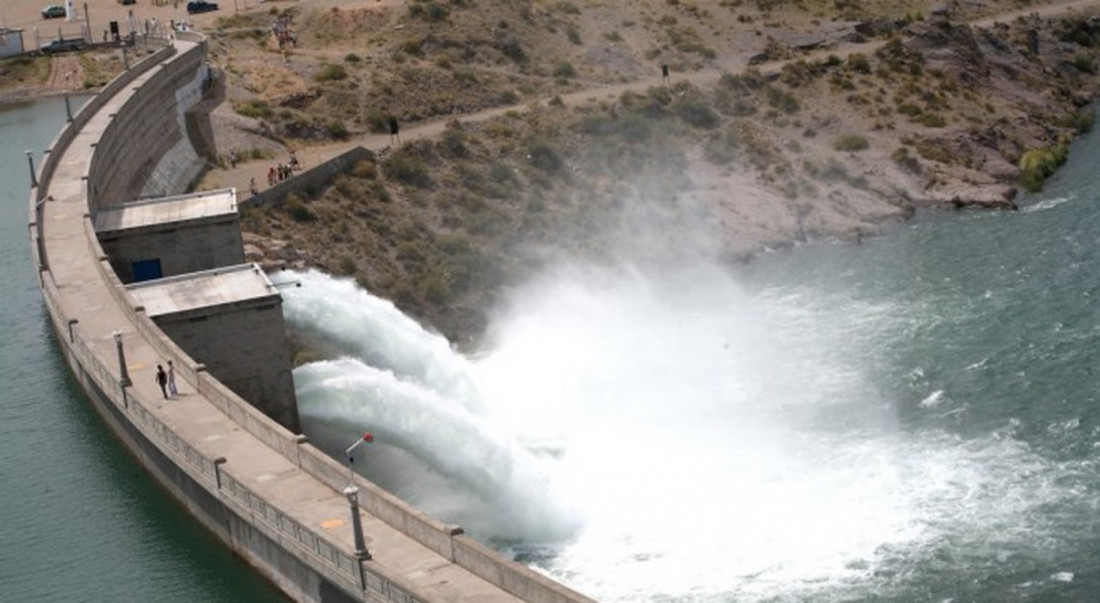 Anuncian y denuncian represas hidroeléctricas