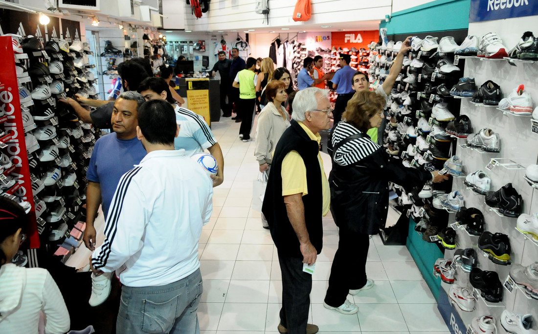 Estos son los comercios que se prenden al horario corrido