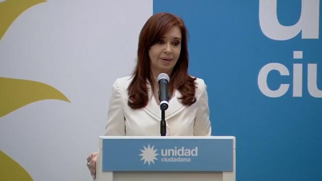 CFK dice que encabeza la lista negra del "autoritario" Macri