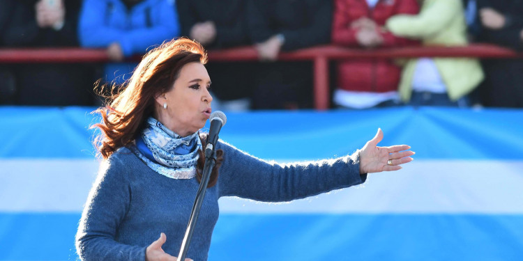 Cristina llamó a ponerle límites a Macri