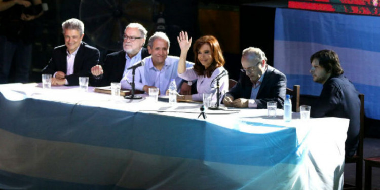 Cristina Fernández reapareció y pidió reformar la Constitución