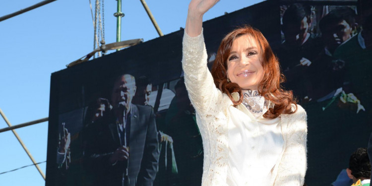 Cristina Fernández fue procesada y embargada