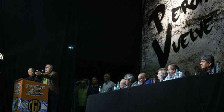 Schmid, único orador en el acto de la CGT, negó confrontaciones