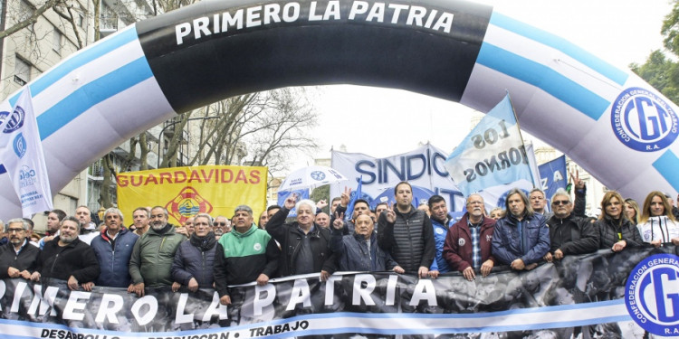 Camioneros y las dos CTA presentaron plan de lucha contra los aumentos